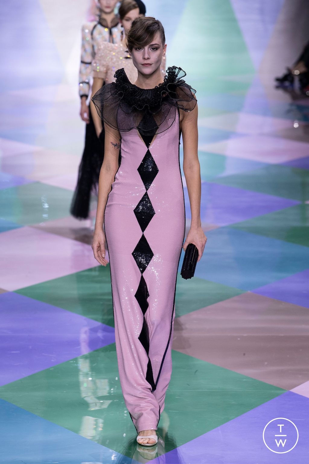Fashion Week Paris Spring/Summer 2023 look 24 from the Giorgio Armani Privé collection couture