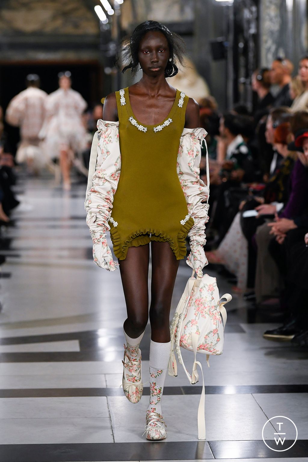 Fashion Week London Spring/Summer 2023 look 5 from the Simone Rocha collection 女装