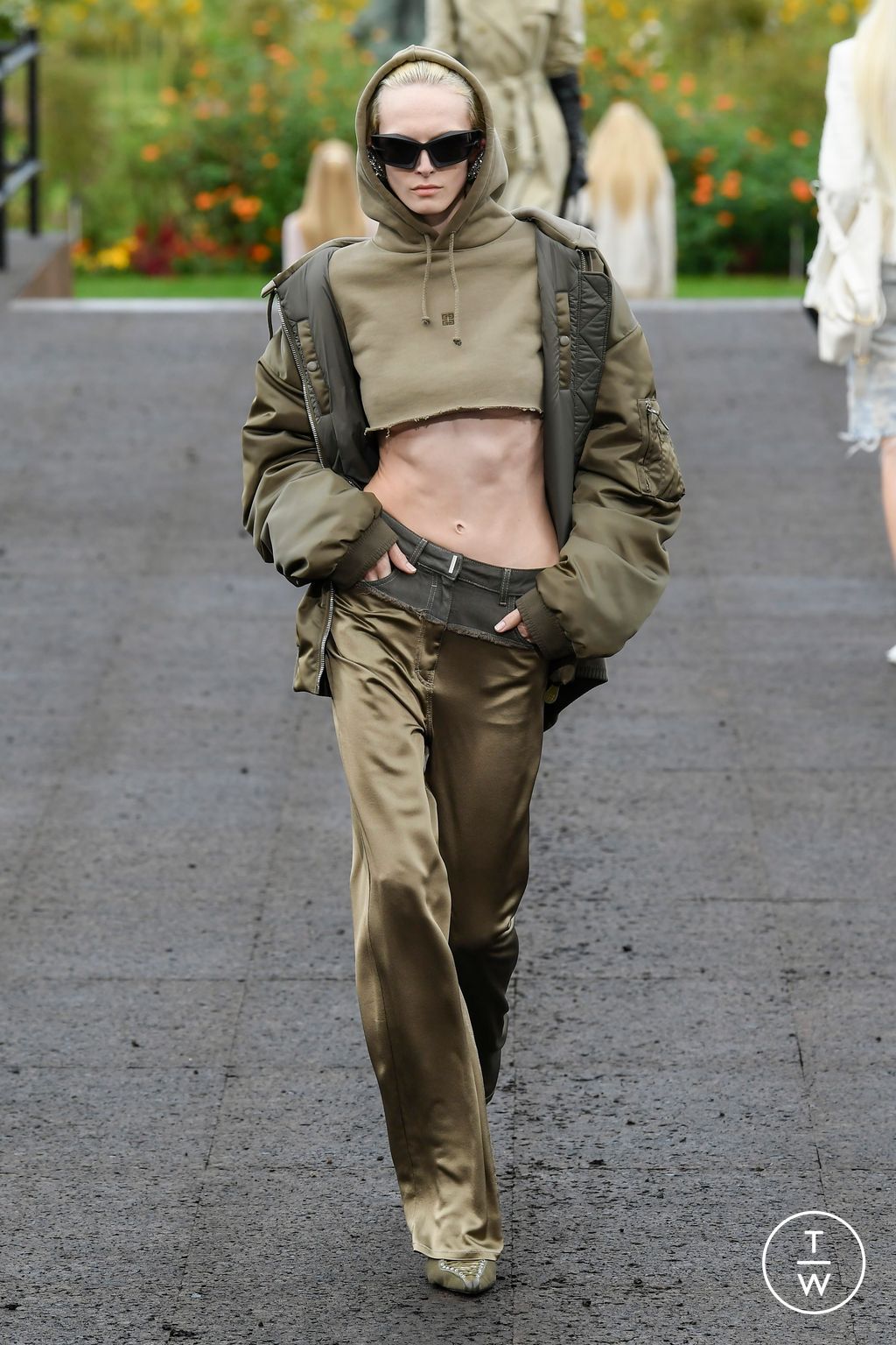 Fashion Week Paris Spring/Summer 2023 look 32 de la collection Givenchy womenswear
