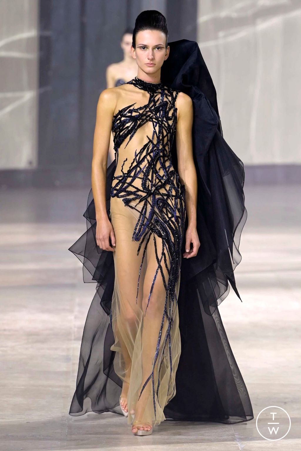 Fashion Week Paris Spring/Summer 2023 look 10 de la collection Gaurav Gupta couture
