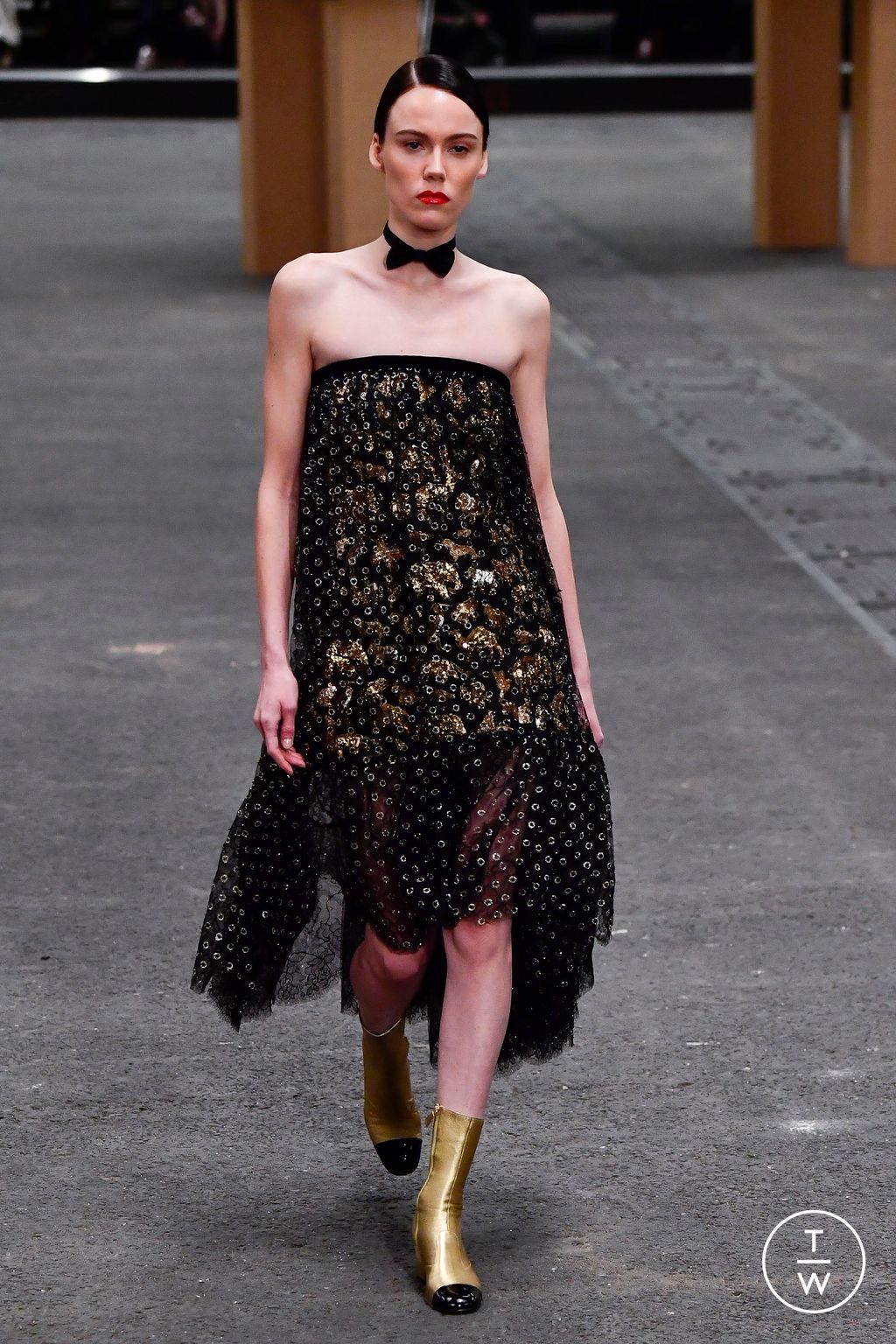 Fashion Week Paris Spring/Summer 2023 look 31 de la collection Chanel couture