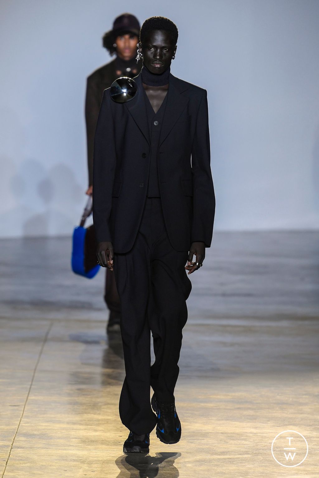 Fashion Week Paris Fall/Winter 2023 look 11 from the Wooyoungmi collection menswear