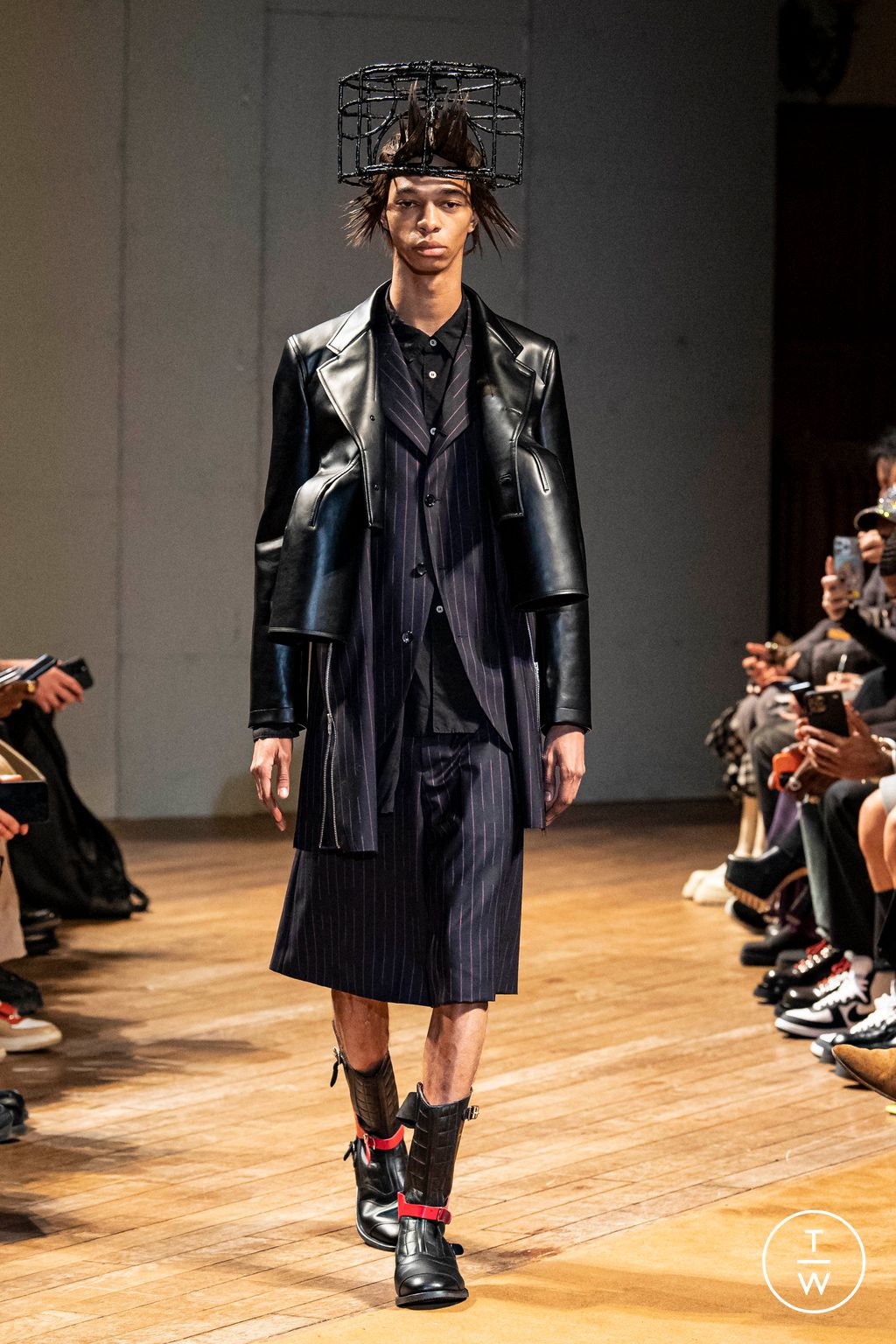 Fashion Week Paris Fall/Winter 2023 look 29 from the Comme des Garçons Homme Plus collection menswear