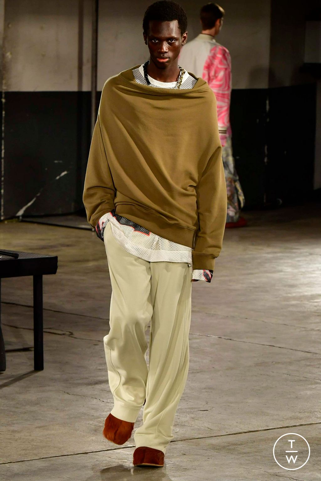Fashion Week Paris Fall/Winter 2023 look 49 from the Dries Van Noten collection 男装