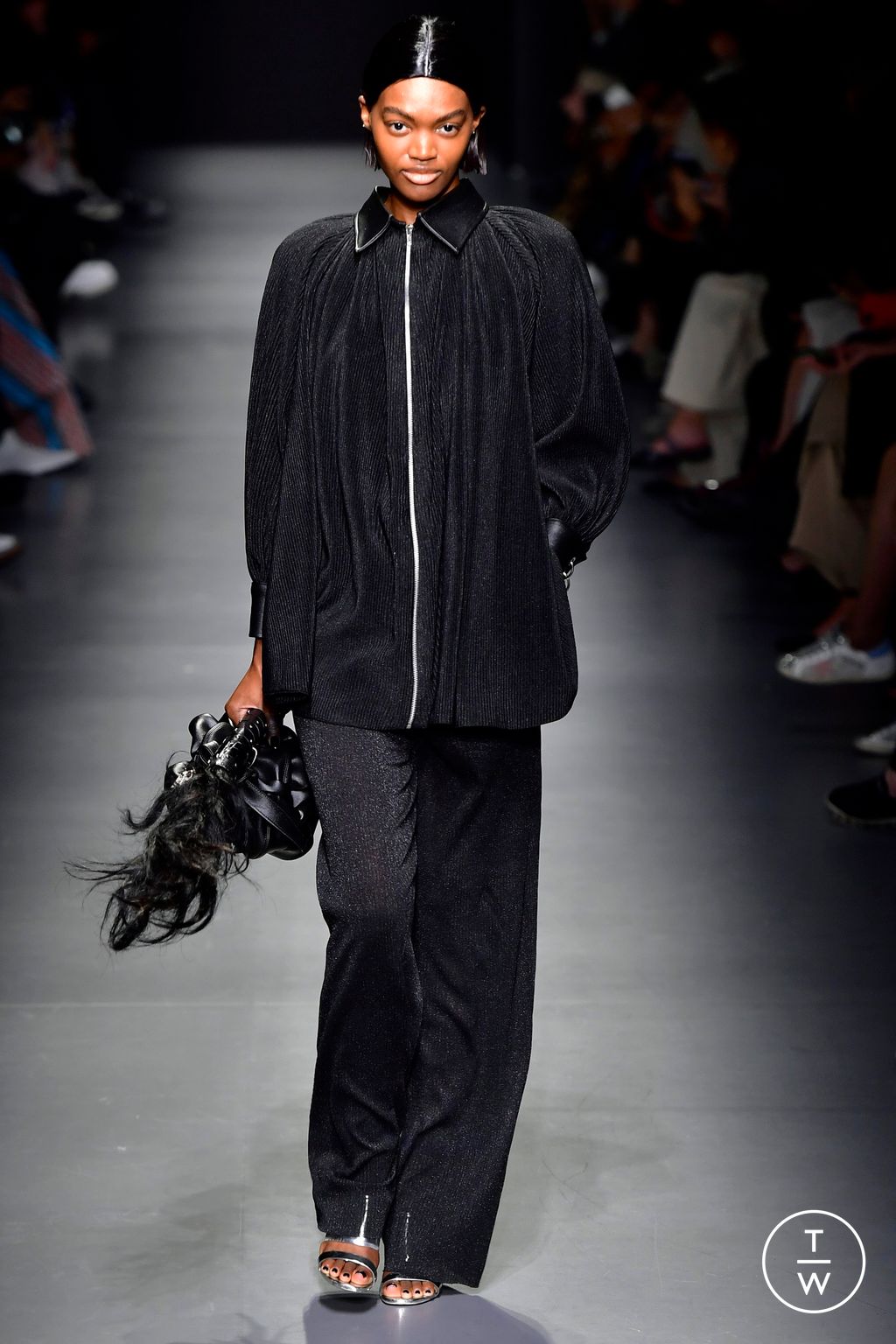 Fashion Week Milan Spring/Summer 2023 look 30 de la collection Tokyo James womenswear