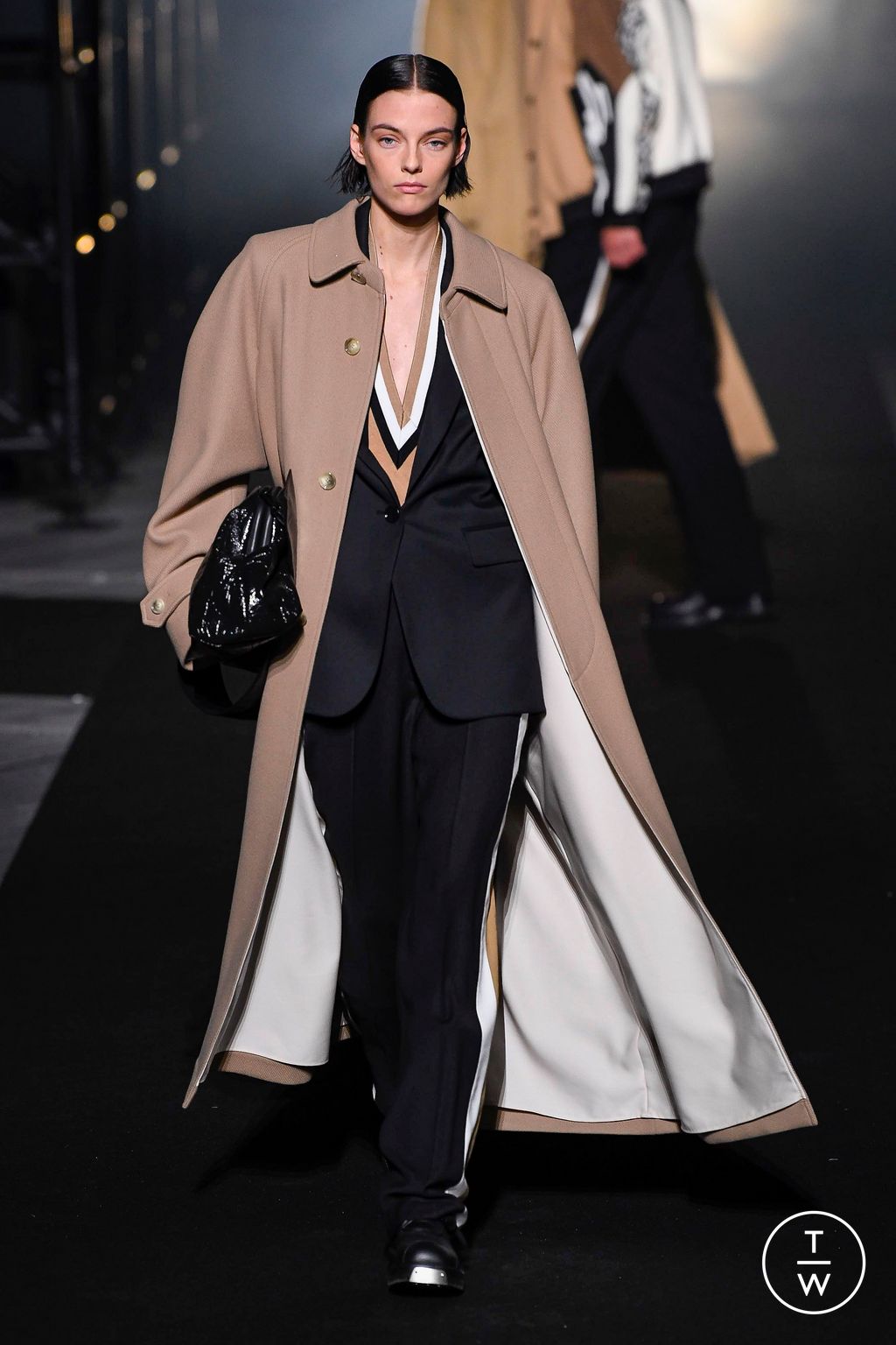 Fashion Week Milan Fall/Winter 2022 look 50 de la collection Boss womenswear