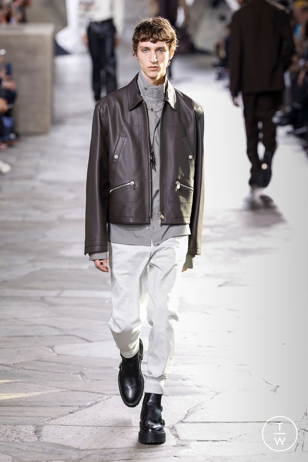 Fashion Week Paris Fall/Winter 2023 look 30 from the Hermès collection menswear