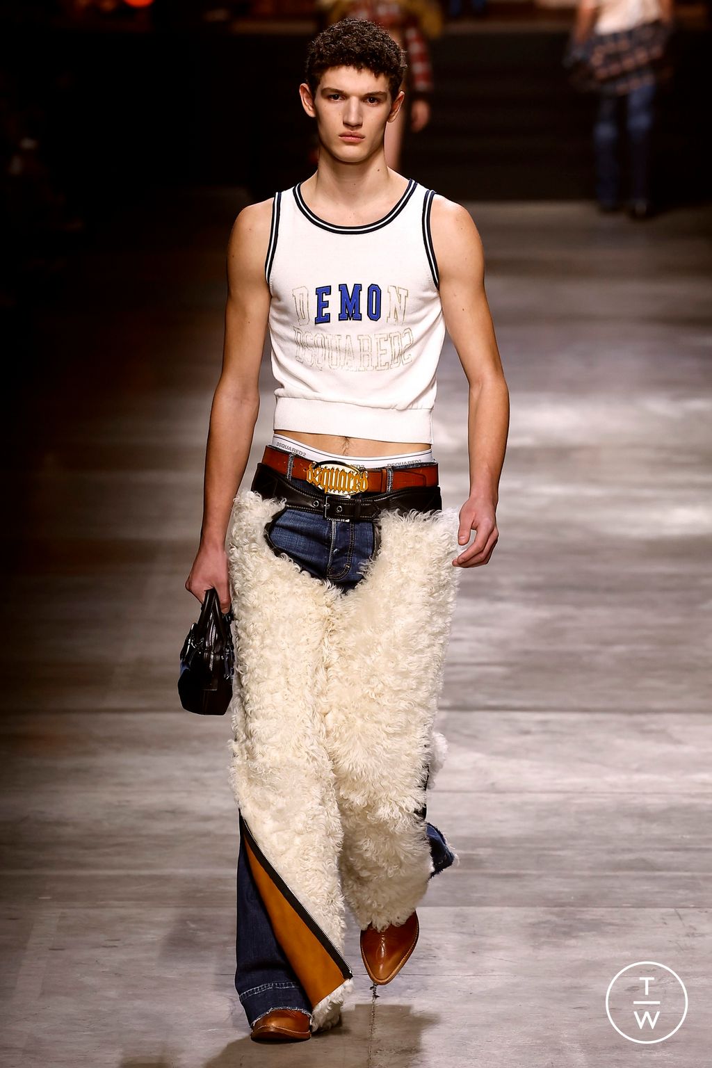 Fashion Week Milan Fall/Winter 2023 look 17 from the Dsquared2 collection menswear