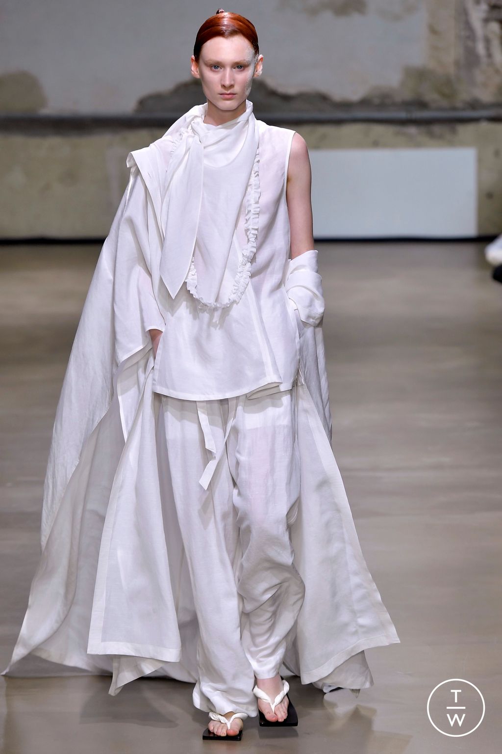 Fashion Week Paris Spring/Summer 2023 look 5 de la collection Christian Wijnants womenswear