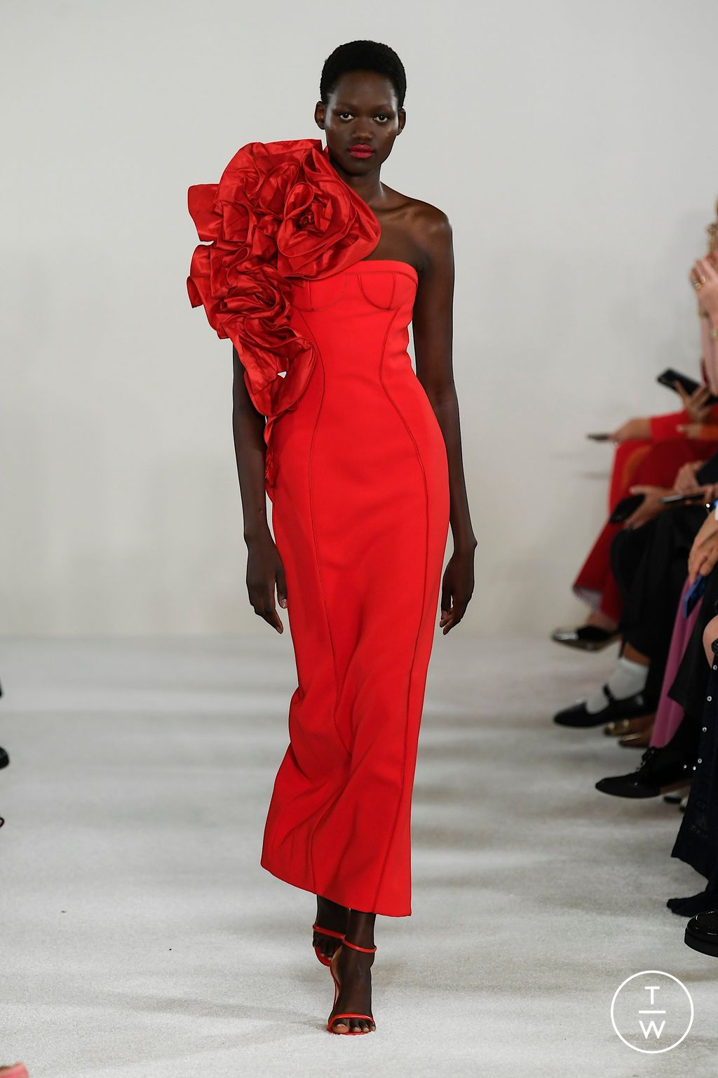 Fashion Week New York Spring/Summer 2023 look 39 from the Carolina Herrera collection 女装