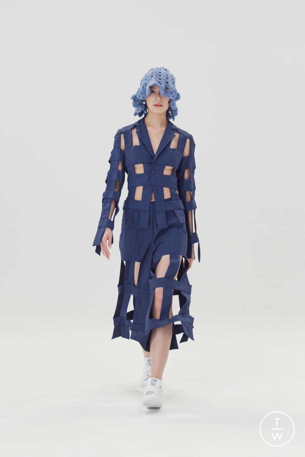 Fashion Week London Fall/Winter 2021 look 7 from the APUJAN collection womenswear