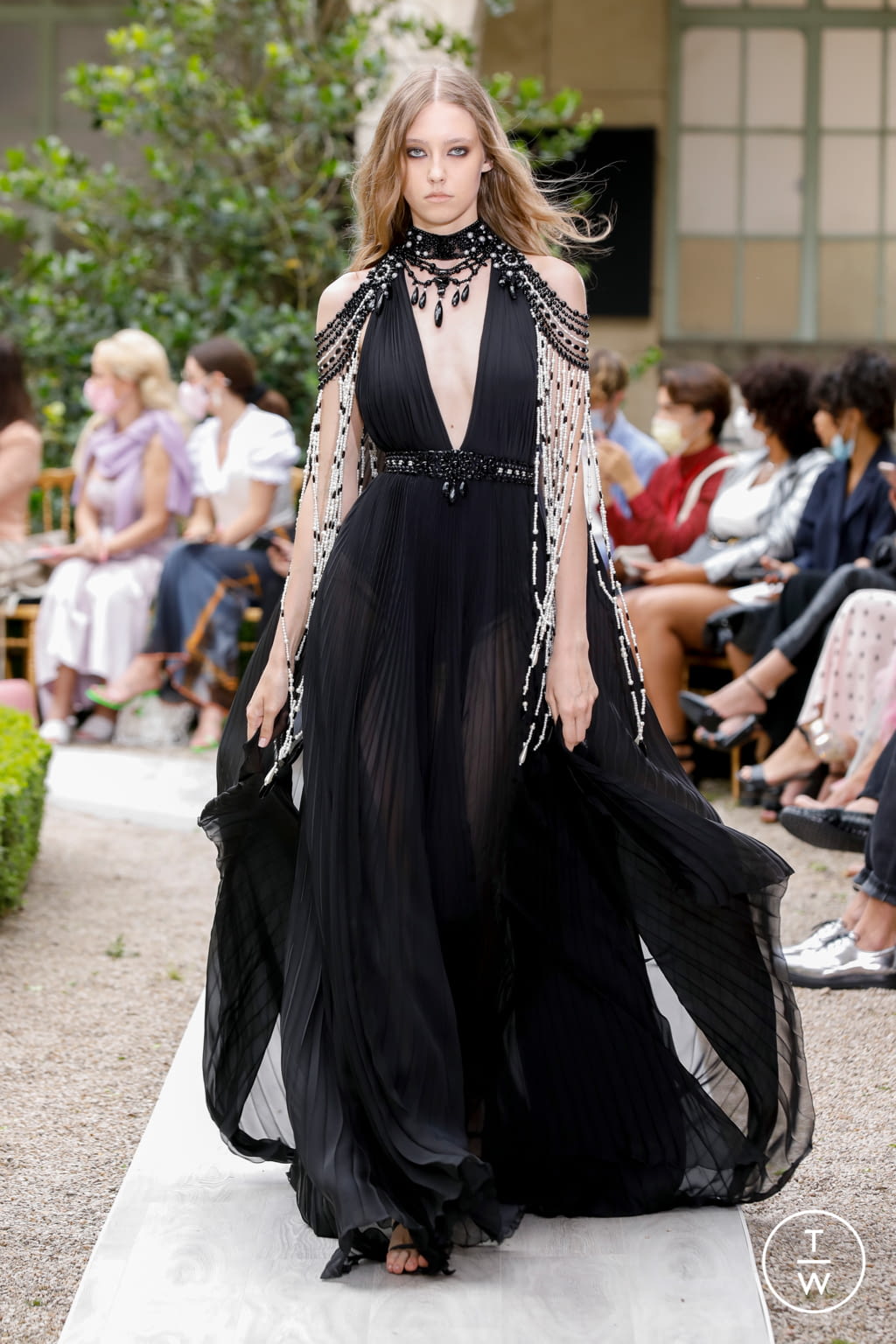 Fashion Week Paris Fall/Winter 2021 look 7 from the Zuhair Murad collection couture