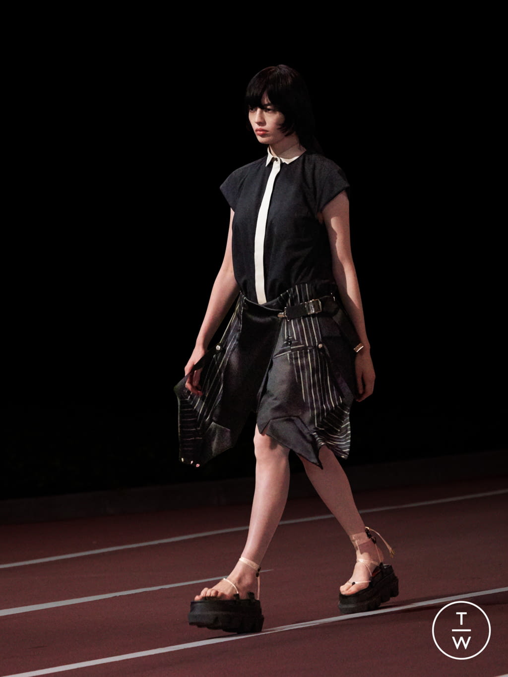 Fashion Week Paris Spring/Summer 2022 look 8 de la collection Sacai womenswear
