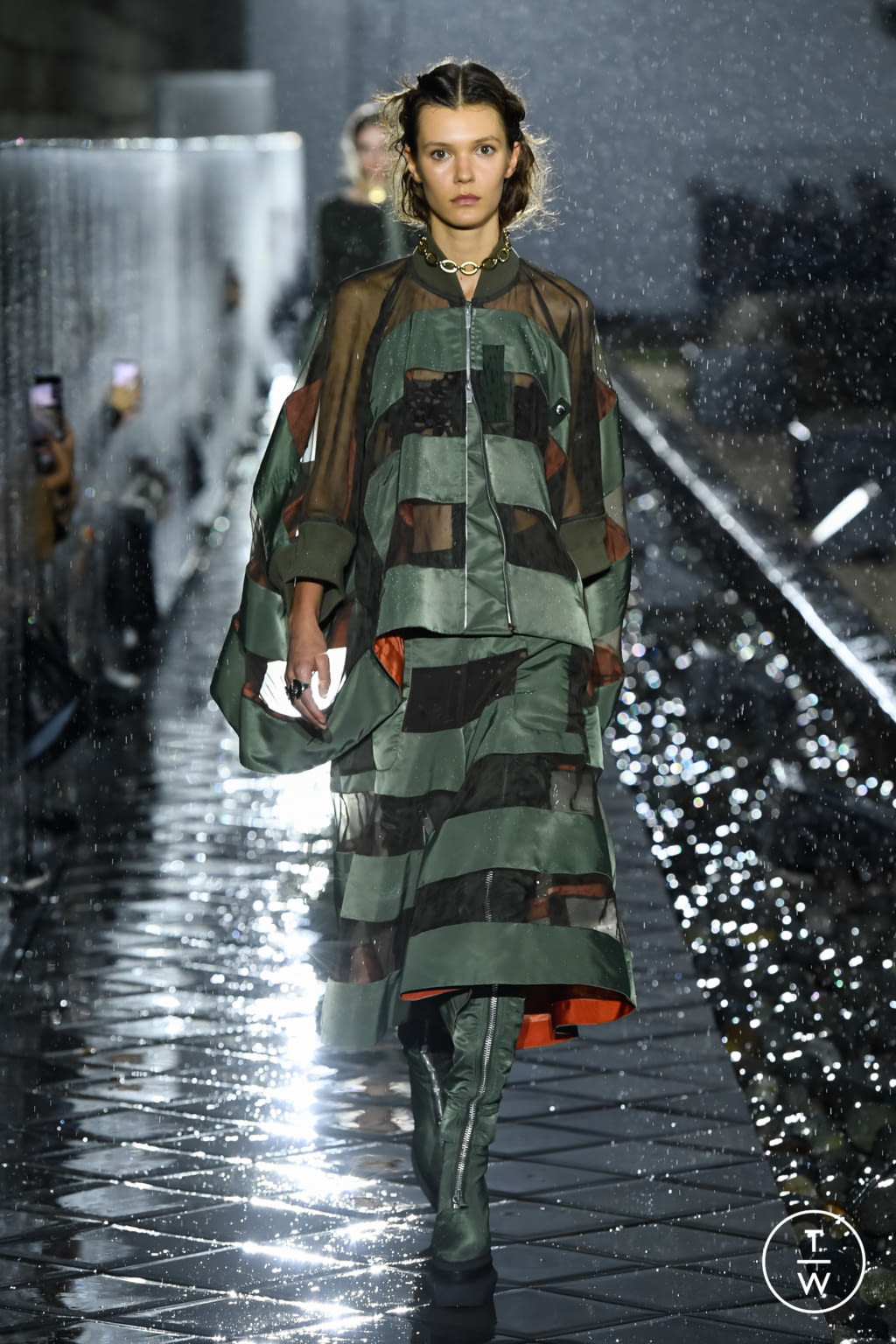 Fashion Week Paris Spring/Summer 2021 look 7 from the Sacai collection womenswear