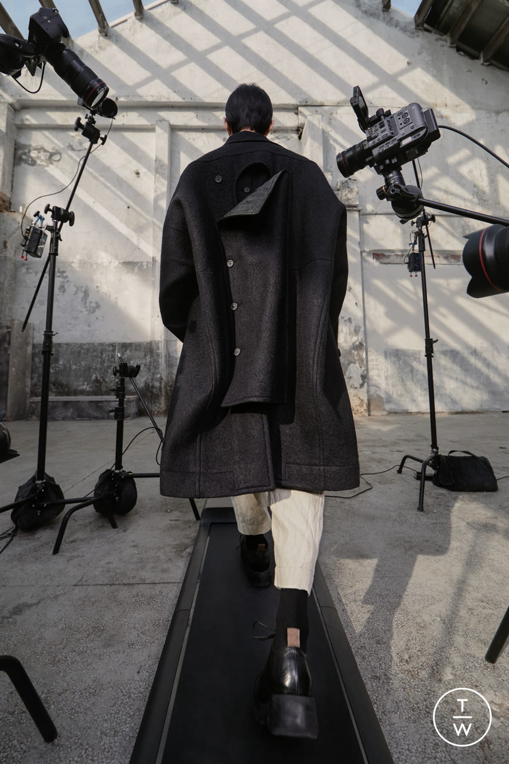 Fashion Week Paris Fall/Winter 2021 look 7 from the Ziggy Chen collection menswear