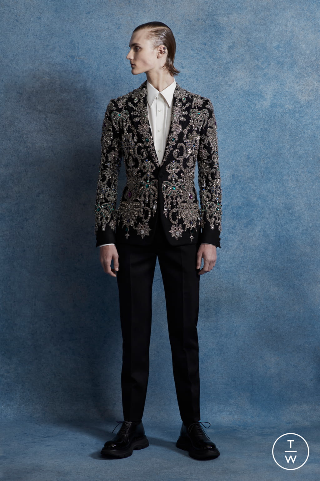 Fashion Week London Spring/Summer 2020 look 7 from the Alexander McQueen collection menswear