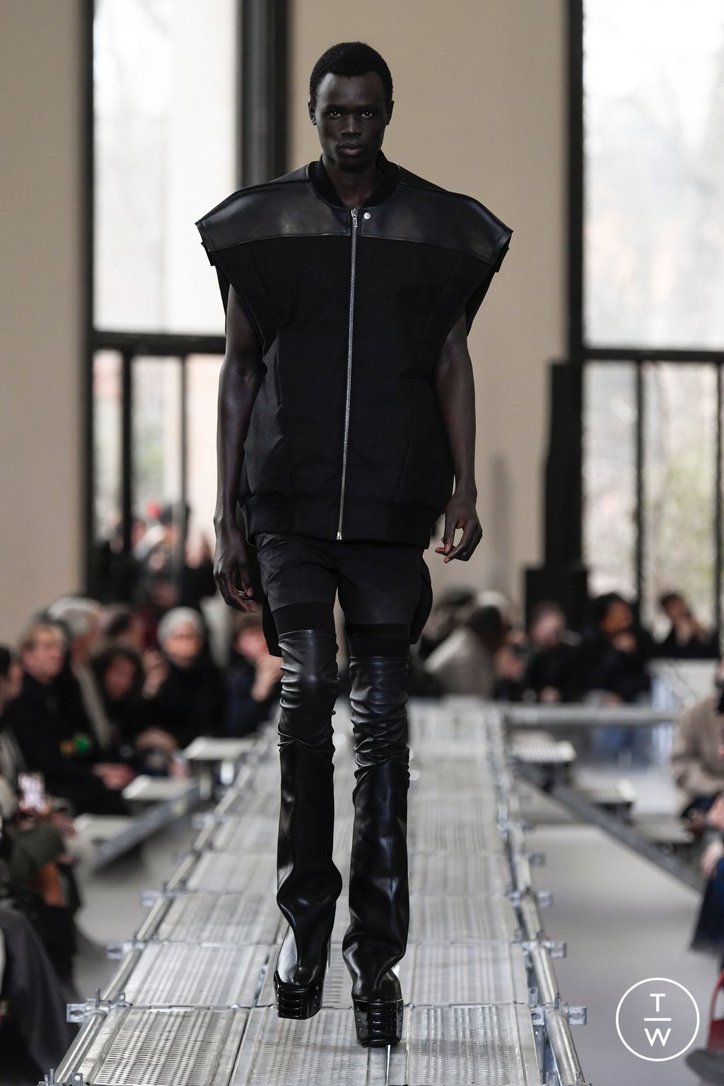 Fashion Week Paris Fall/Winter 2023 look 3 de la collection Rick Owens menswear