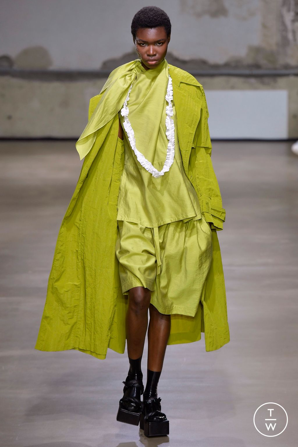 Fashion Week Paris Spring/Summer 2023 look 36 from the Christian Wijnants collection 女装