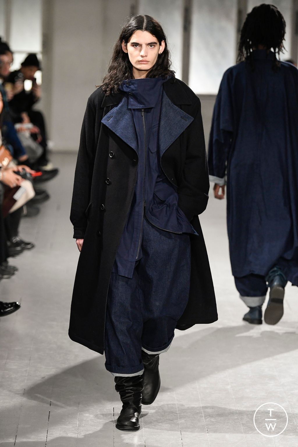 Fashion Week Paris Fall/Winter 2023 look 25 from the Yohji Yamamoto collection menswear