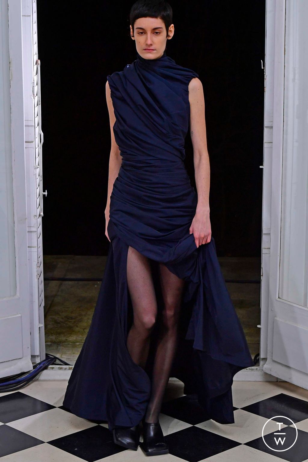 Fashion Week Paris Spring/Summer 2023 look 20 from the Maison Rabih Kayrouz collection couture