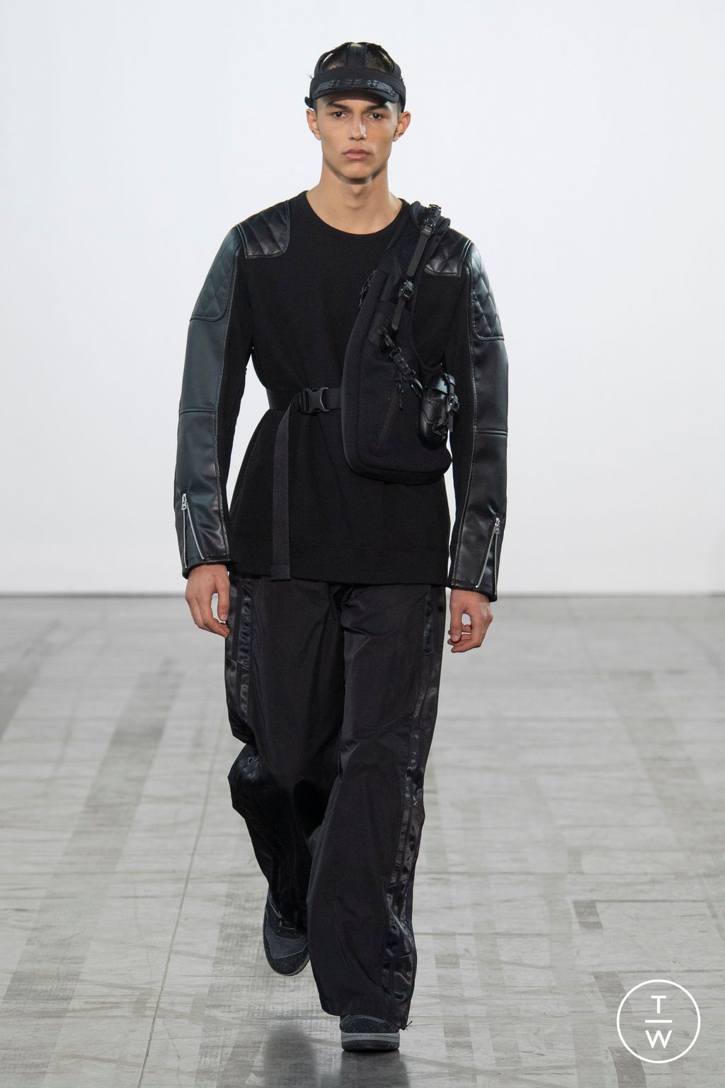 Fashion Week Paris Fall/Winter 2023 look 11 from the Junya Watanabe Man collection menswear
