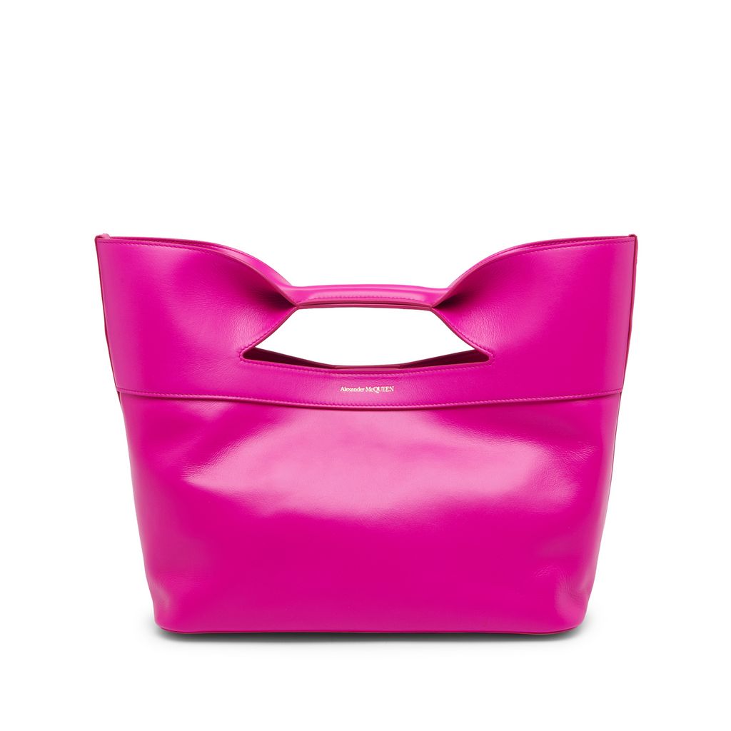 Fashion Week London Spring/Summer 2023 look 46 from the McQueen collection womenswear accessories