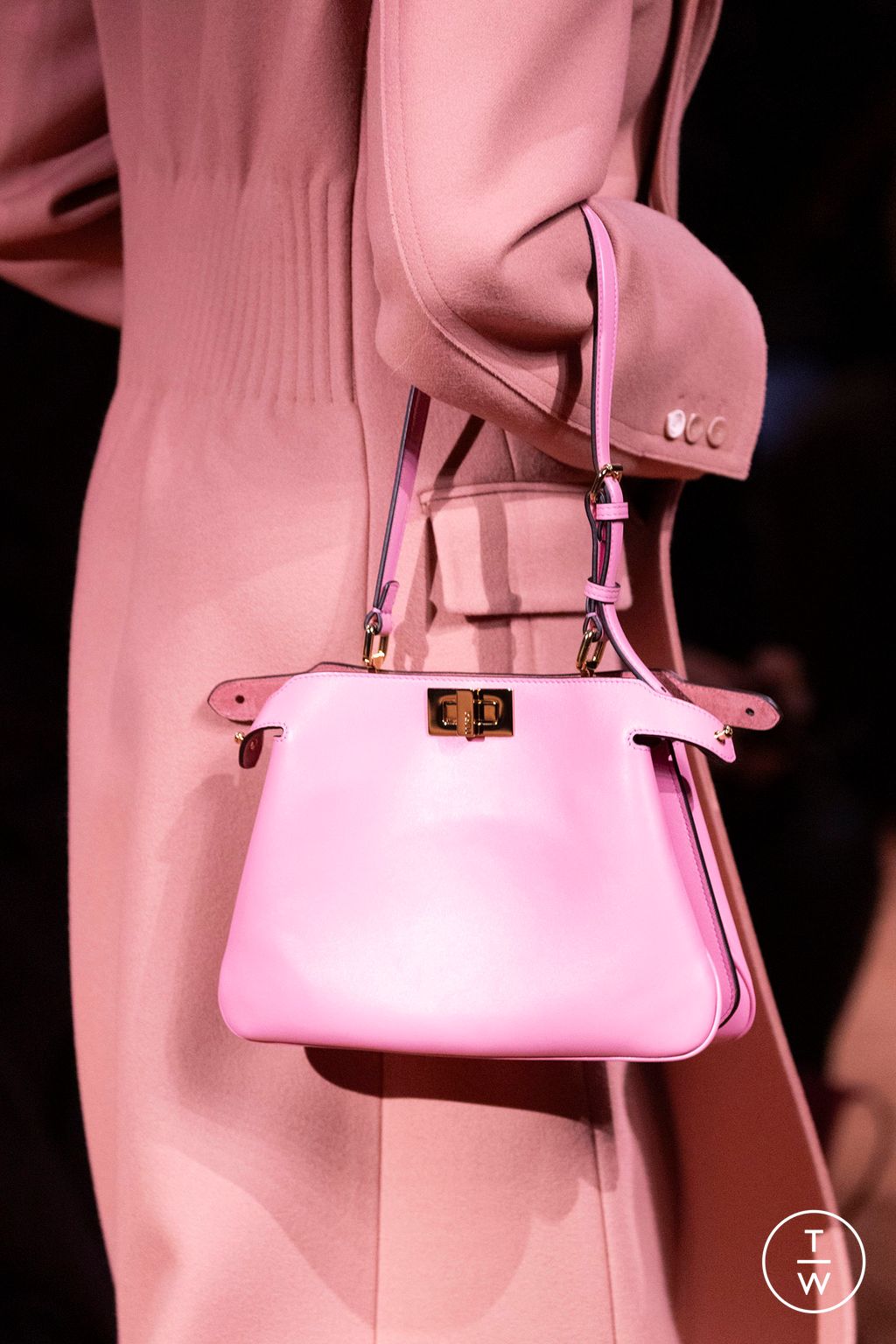 Fashion Week Milan Fall/Winter 2025 look 208 from the Fendi collection 女装配饰