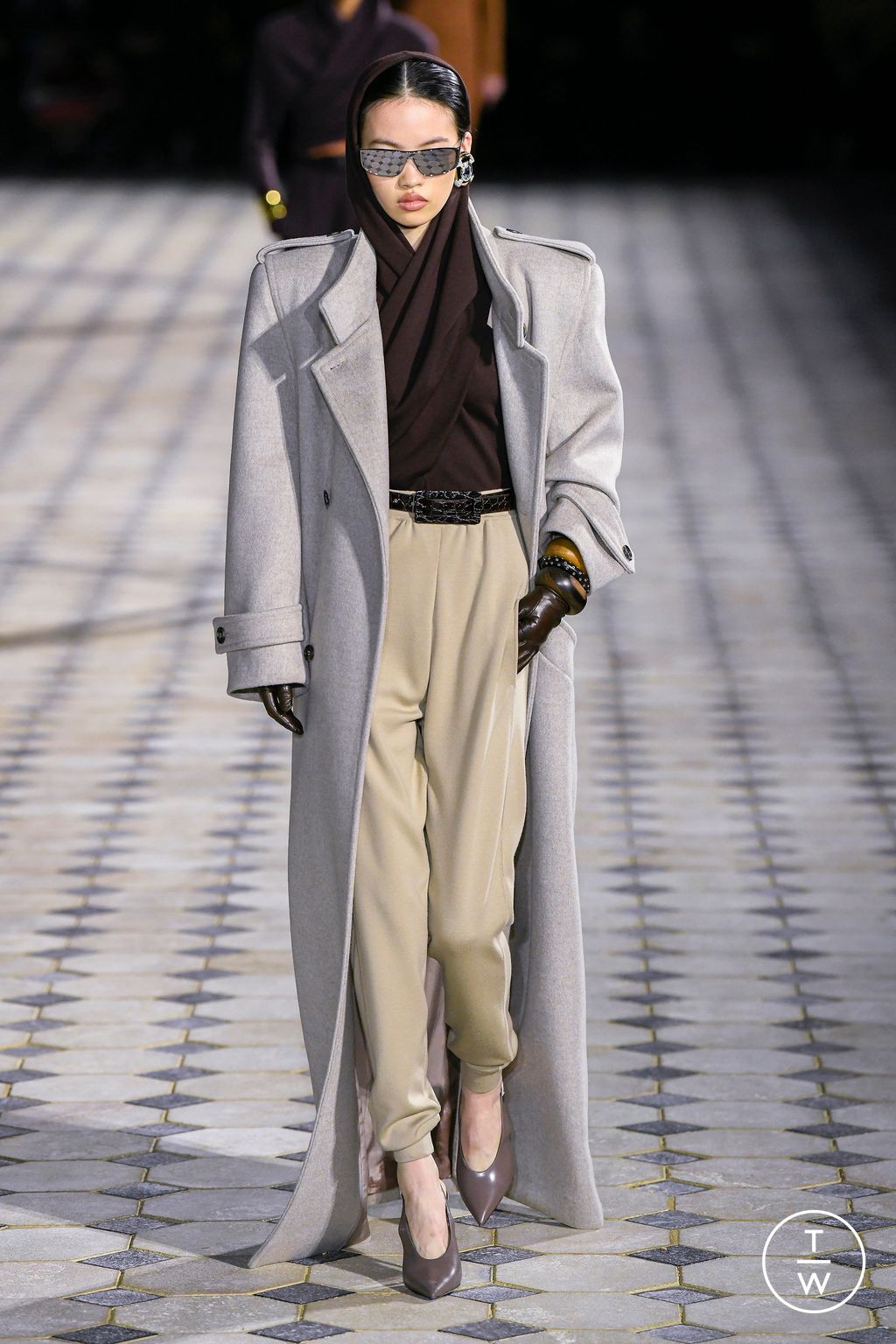 Fashion Week Paris Spring/Summer 2023 look 27 from the Saint Laurent collection womenswear