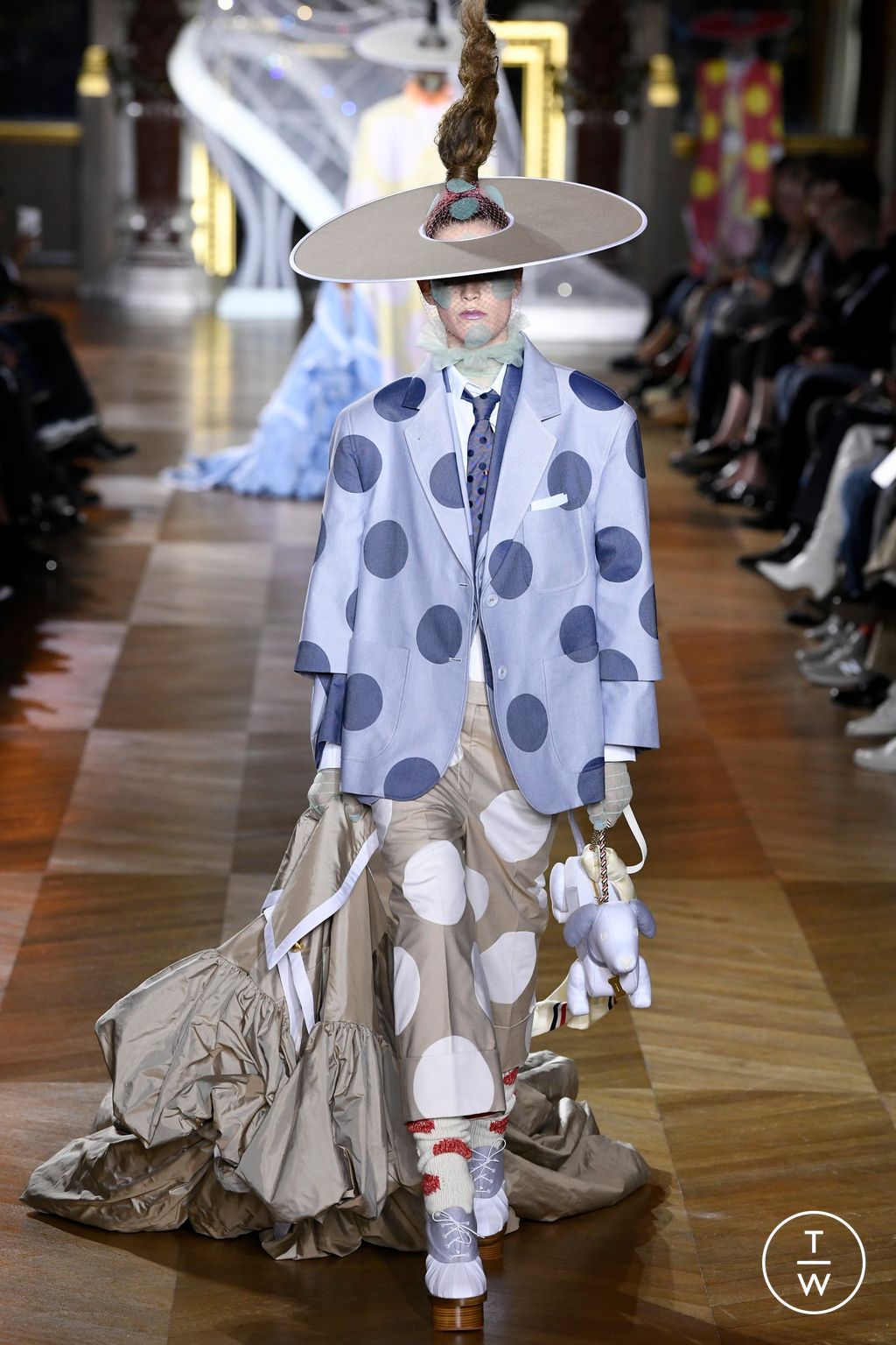 Fashion Week Paris Spring/Summer 2023 look 42 from the Thom Browne collection 女装
