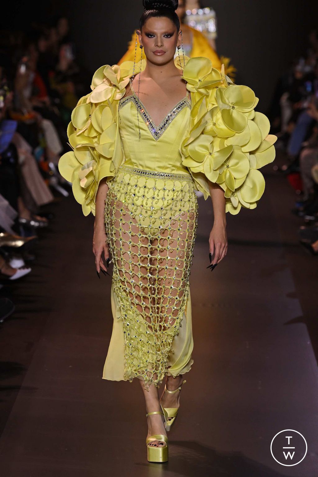 Fashion Week Paris Spring/Summer 2023 look 38 from the Georges Hobeika collection couture