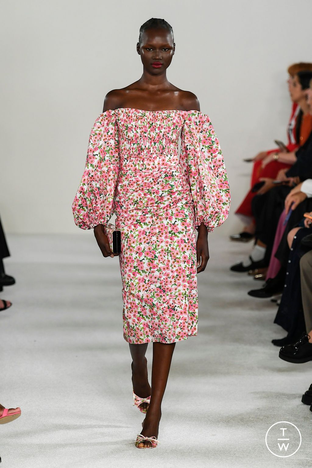Fashion Week New York Spring/Summer 2023 look 42 from the Carolina Herrera collection 女装
