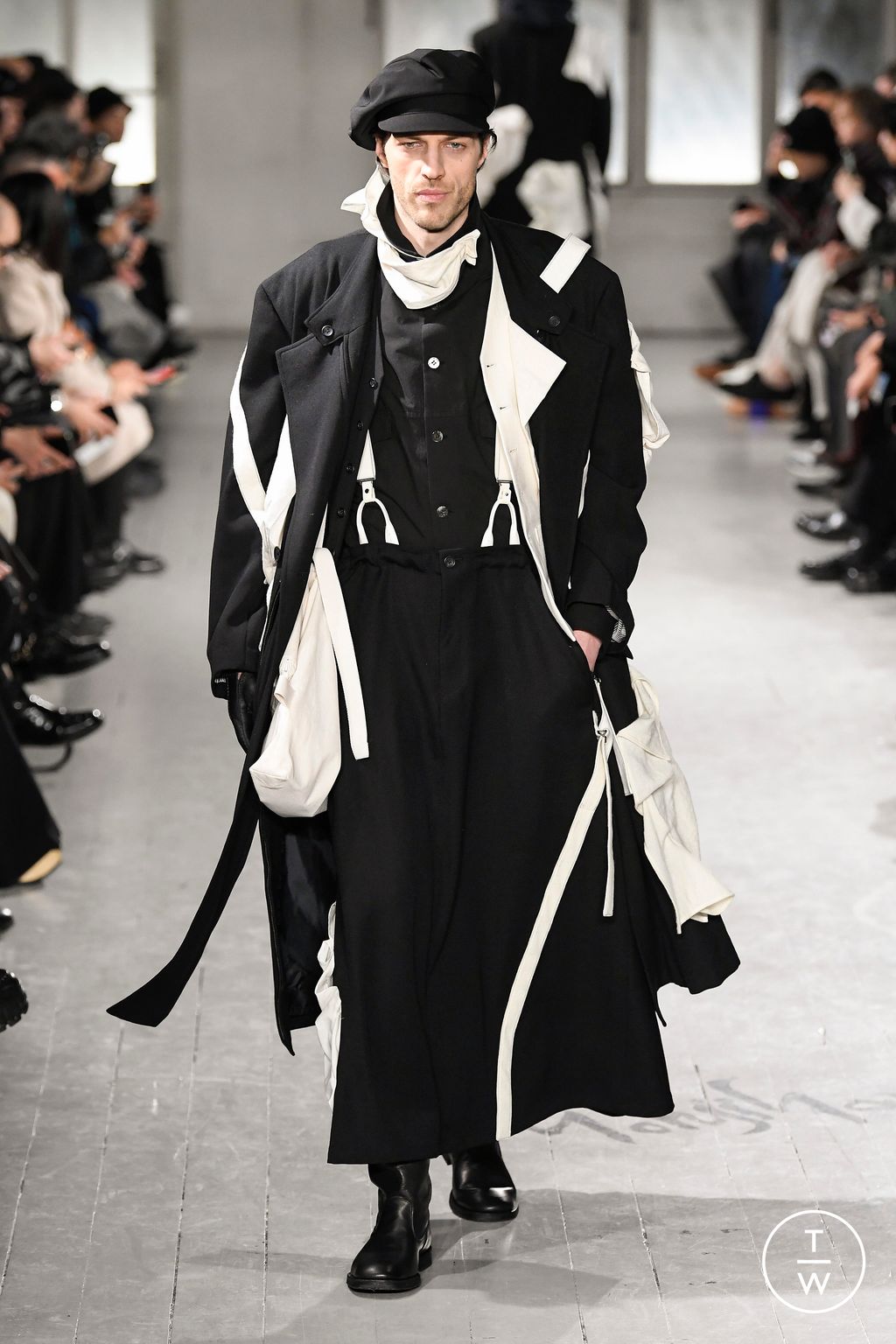 Fashion Week Paris Fall/Winter 2023 look 39 from the Yohji Yamamoto collection menswear