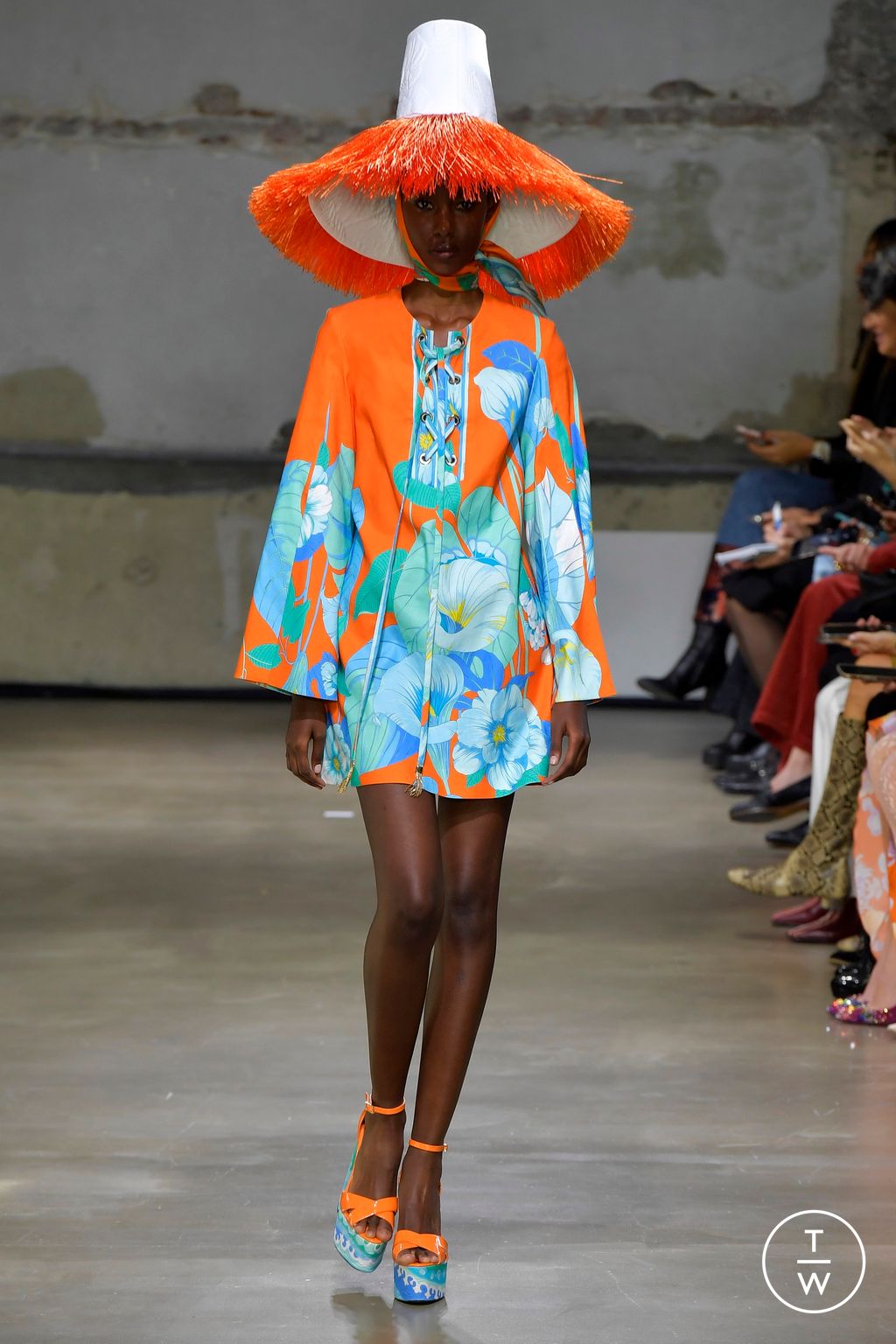 Fashion Week Paris Spring/Summer 2023 look 33 from the Leonard Paris collection 女装