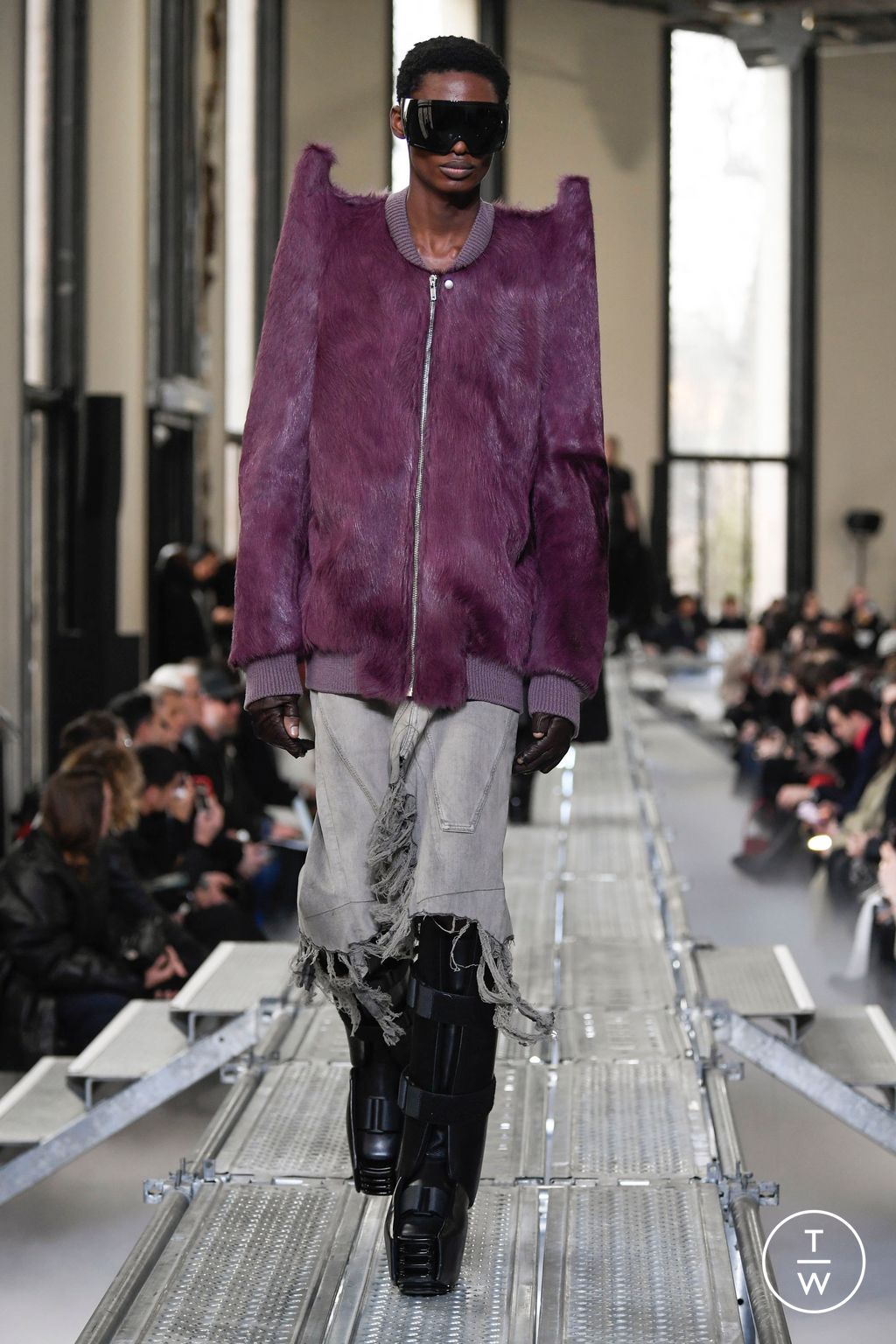 Fashion Week Paris Fall/Winter 2023 look 14 from the Rick Owens collection menswear