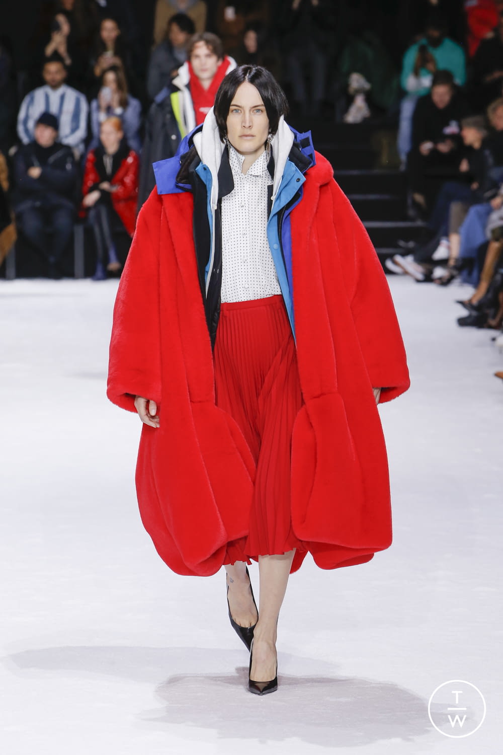 Fashion Week Paris Fall/Winter 2018 look 72 from the Balenciaga collection 女装