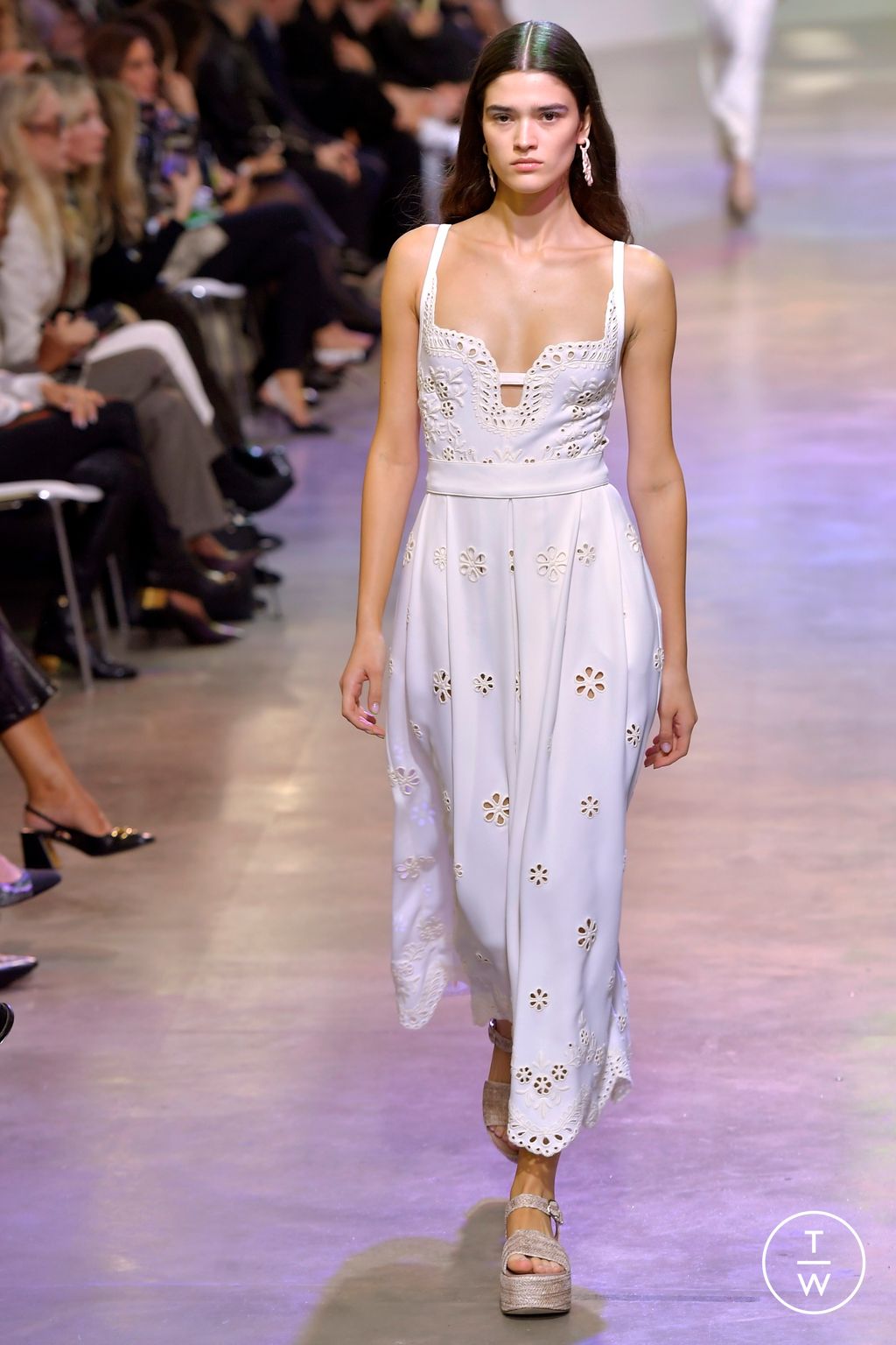 Fashion Week Paris Spring/Summer 2023 look 35 from the Elie Saab collection 女装