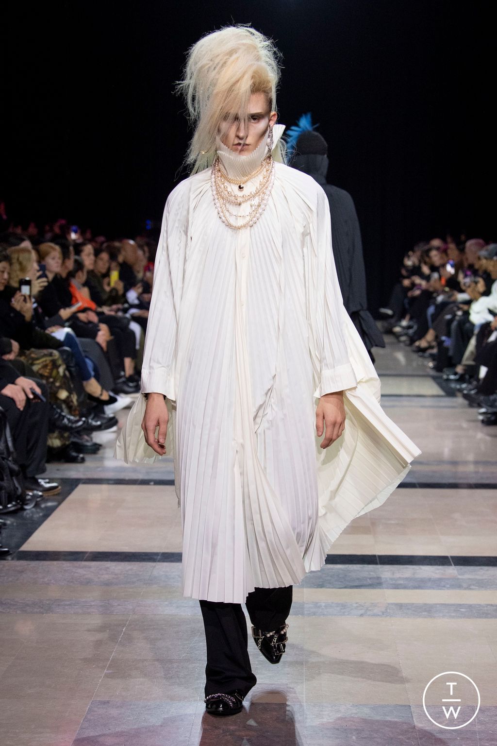 Fashion Week Paris Spring/Summer 2023 look 14 from the Junya Watanabe collection womenswear
