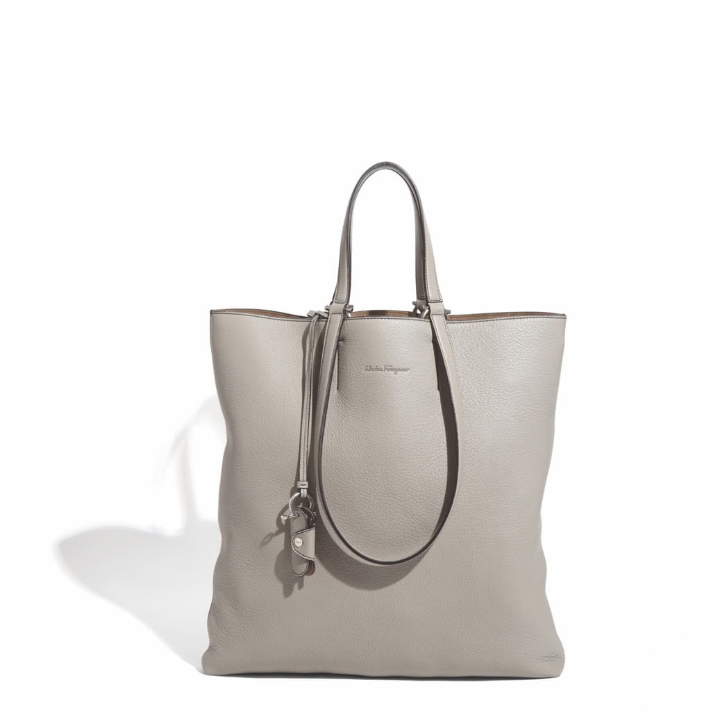 Fashion Week Milan Spring/Summer 2020 look 7 from the Ferragamo collection 男装配饰