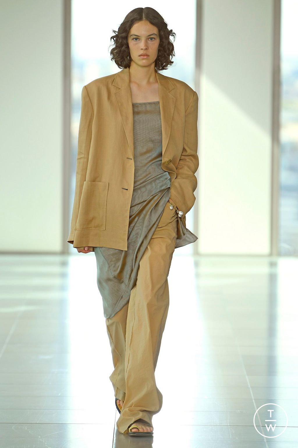 Fashion Week London Spring/Summer 2023 look 5 de la collection Rejina Pyo womenswear