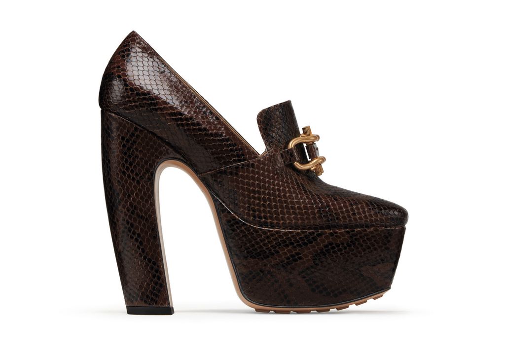 Fashion Week Milan Spring/Summer 2023 look 3 from the Bottega Veneta collection 女装配饰