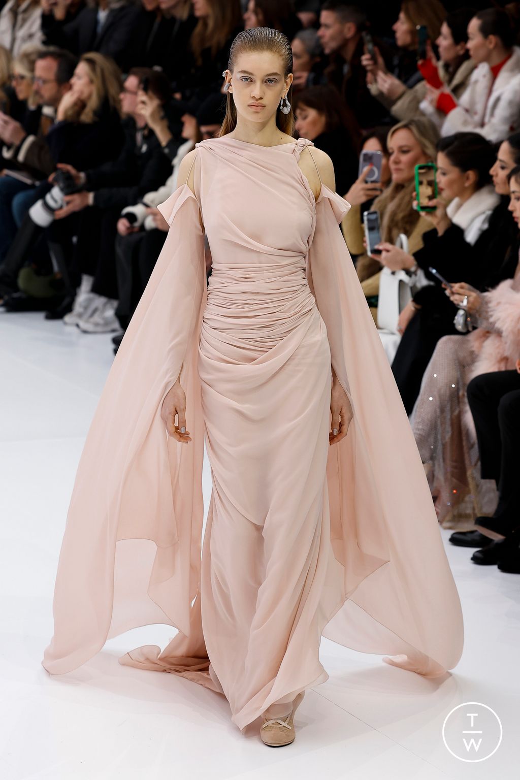 Fashion Week Paris Spring/Summer 2023 look 11 de la collection Fendi couture