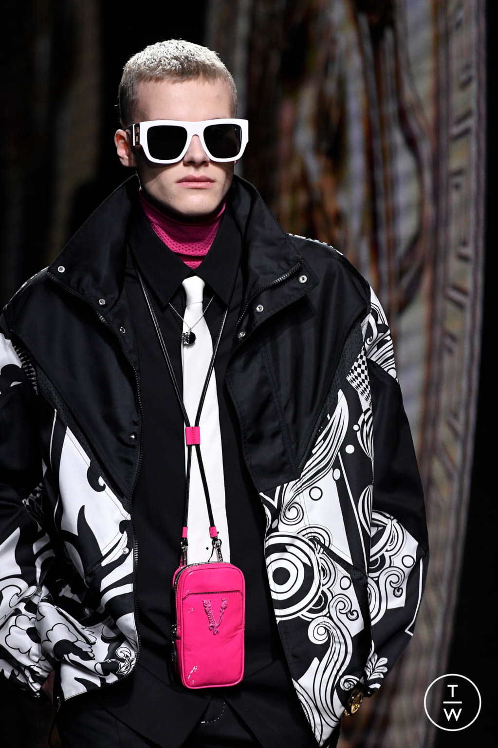 Fashion Week Milan Fall/Winter 2020 look 65 from the Versace collection womenswear accessories