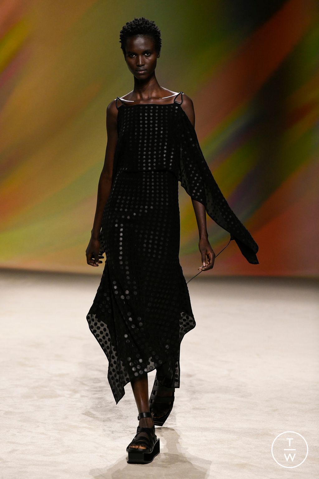 Fashion Week Paris Spring/Summer 2023 look 37 from the Hermès collection womenswear