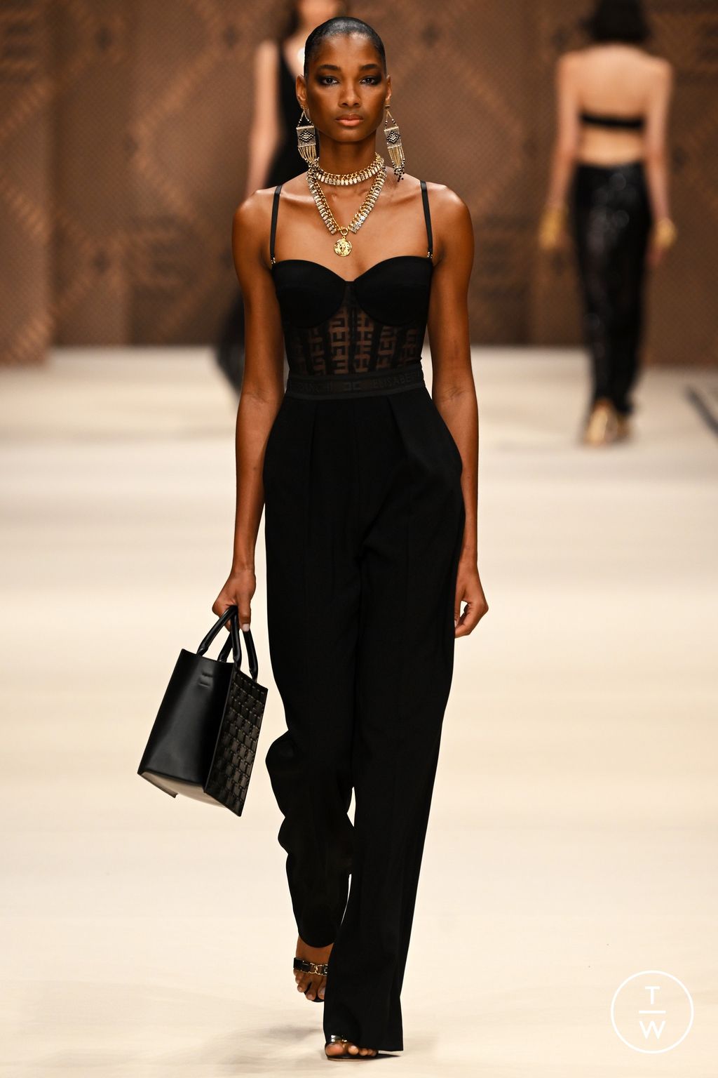 Fashion Week Milan Spring/Summer 2023 look 44 from the Elisabetta Franchi collection 女装