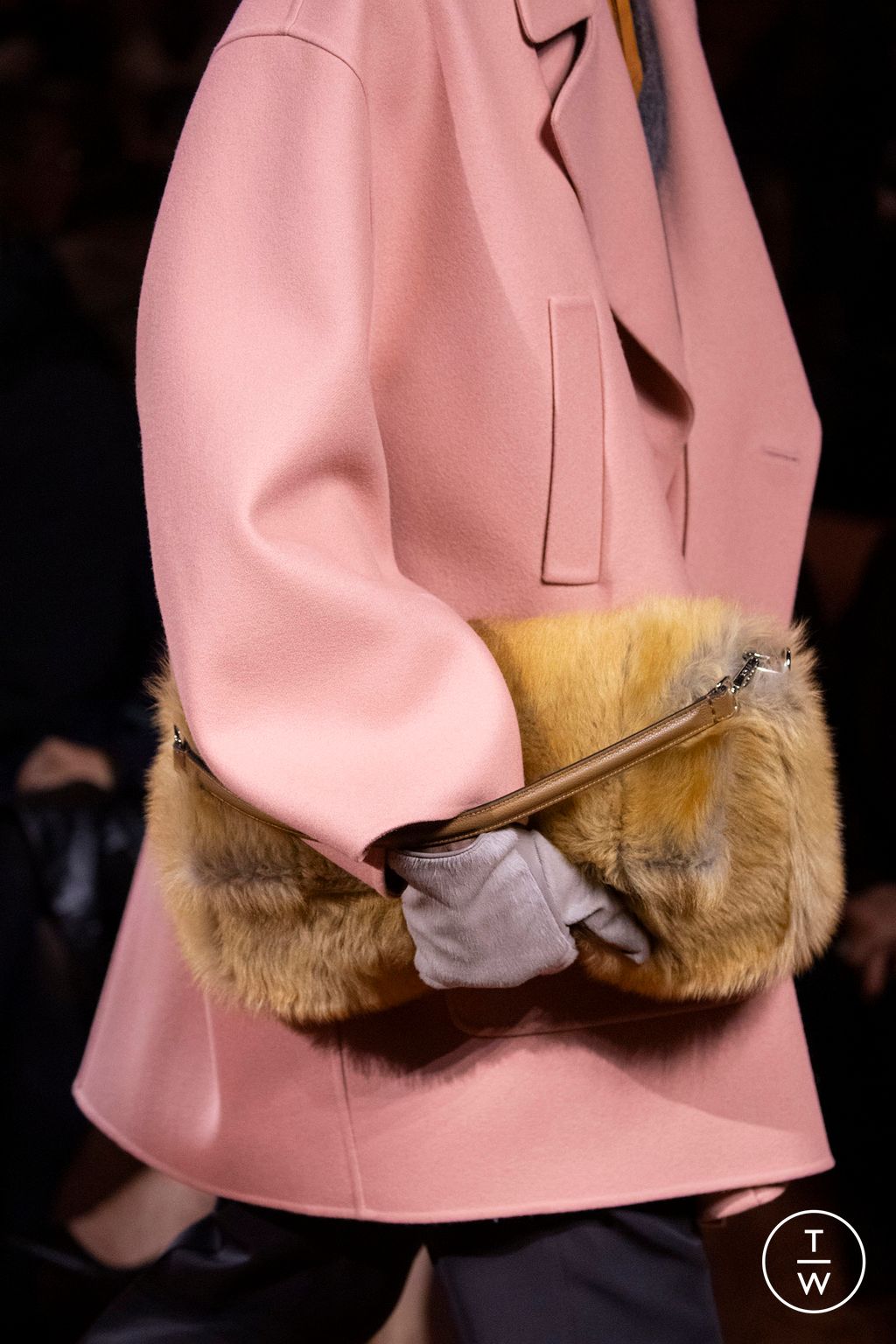 Fashion Week Milan Fall/Winter 2025 look 217 de la collection Fendi womenswear accessories
