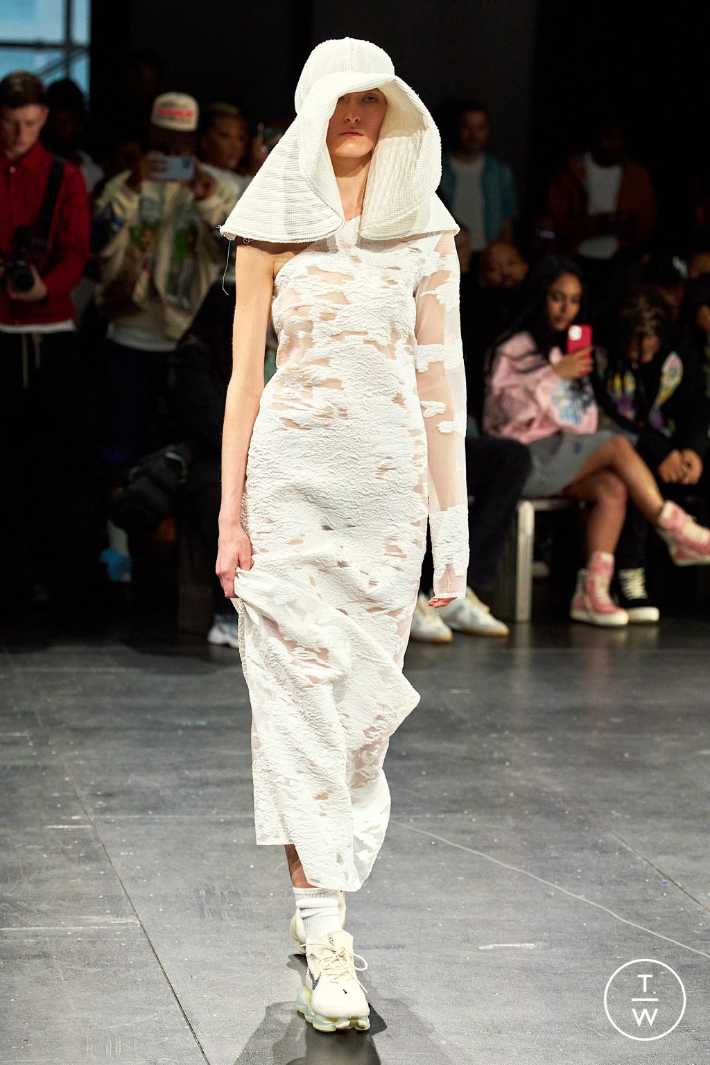 Fashion Week New York Spring/Summer 2023 look 33 from the Who Decides War collection 女装