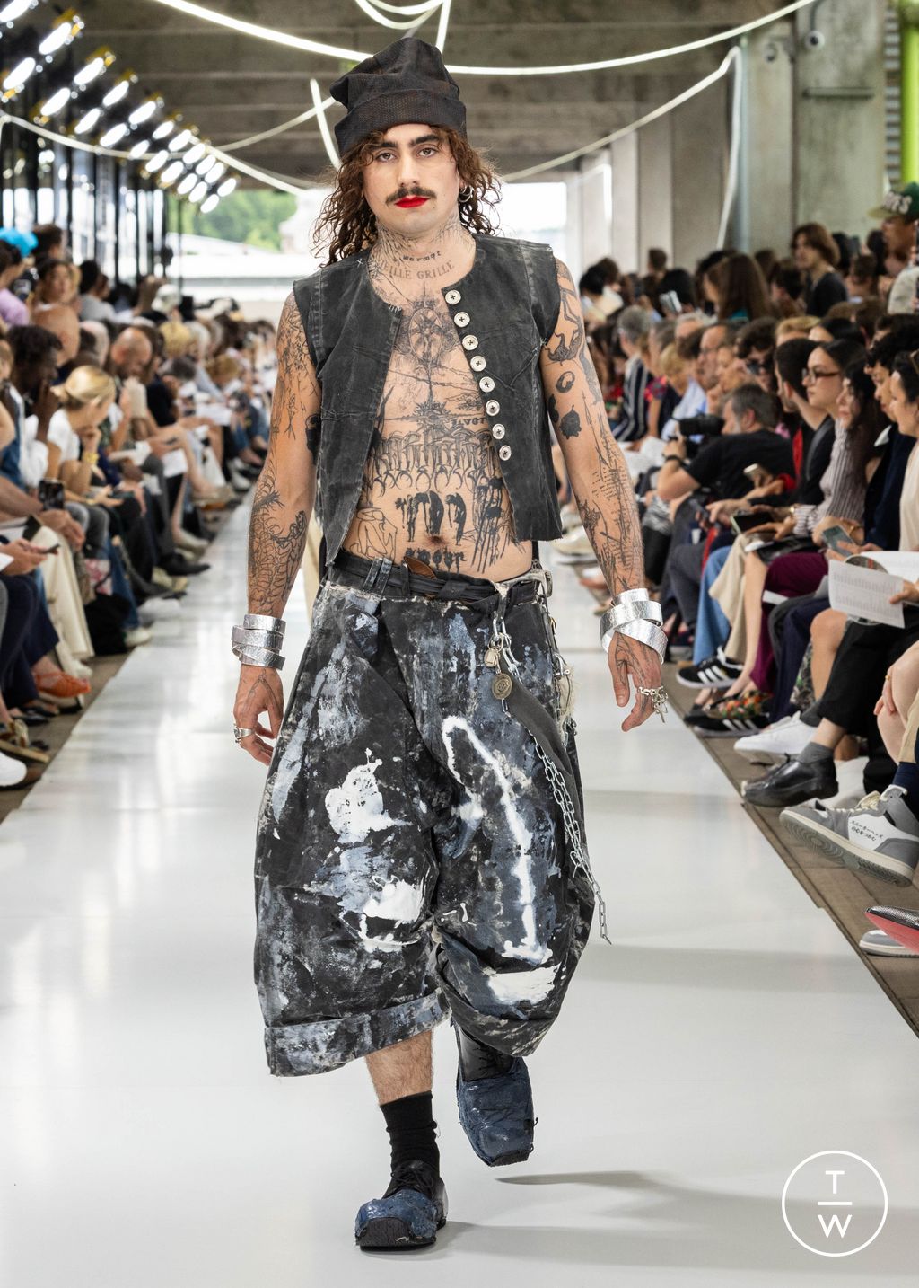Fashion Week Paris Spring/Summer 2024 look 73 from the IFM PARIS collection 男装