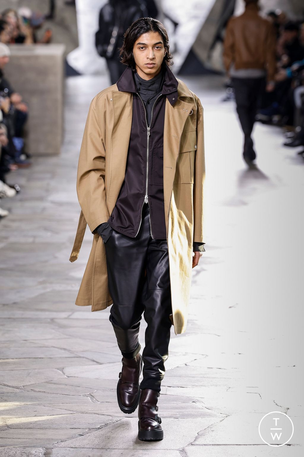 Fashion Week Paris Fall/Winter 2023 look 16 from the Hermès collection menswear