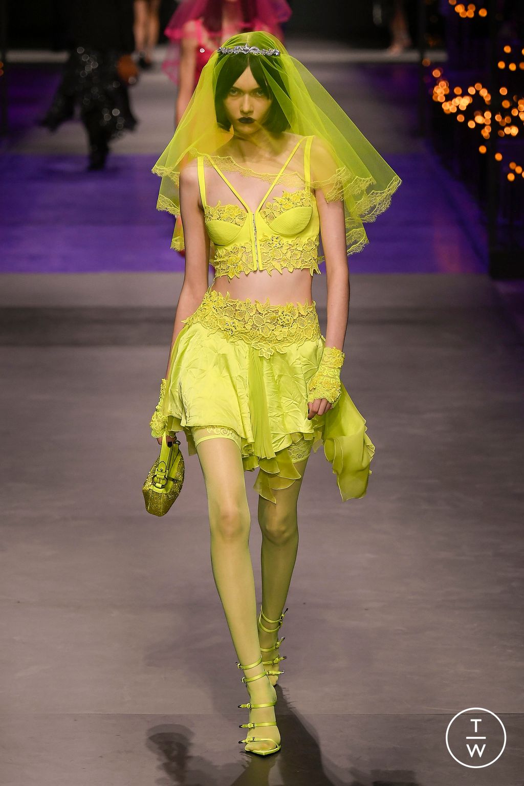 Fashion Week Milan Spring/Summer 2023 look 52 from the Versace collection 女装