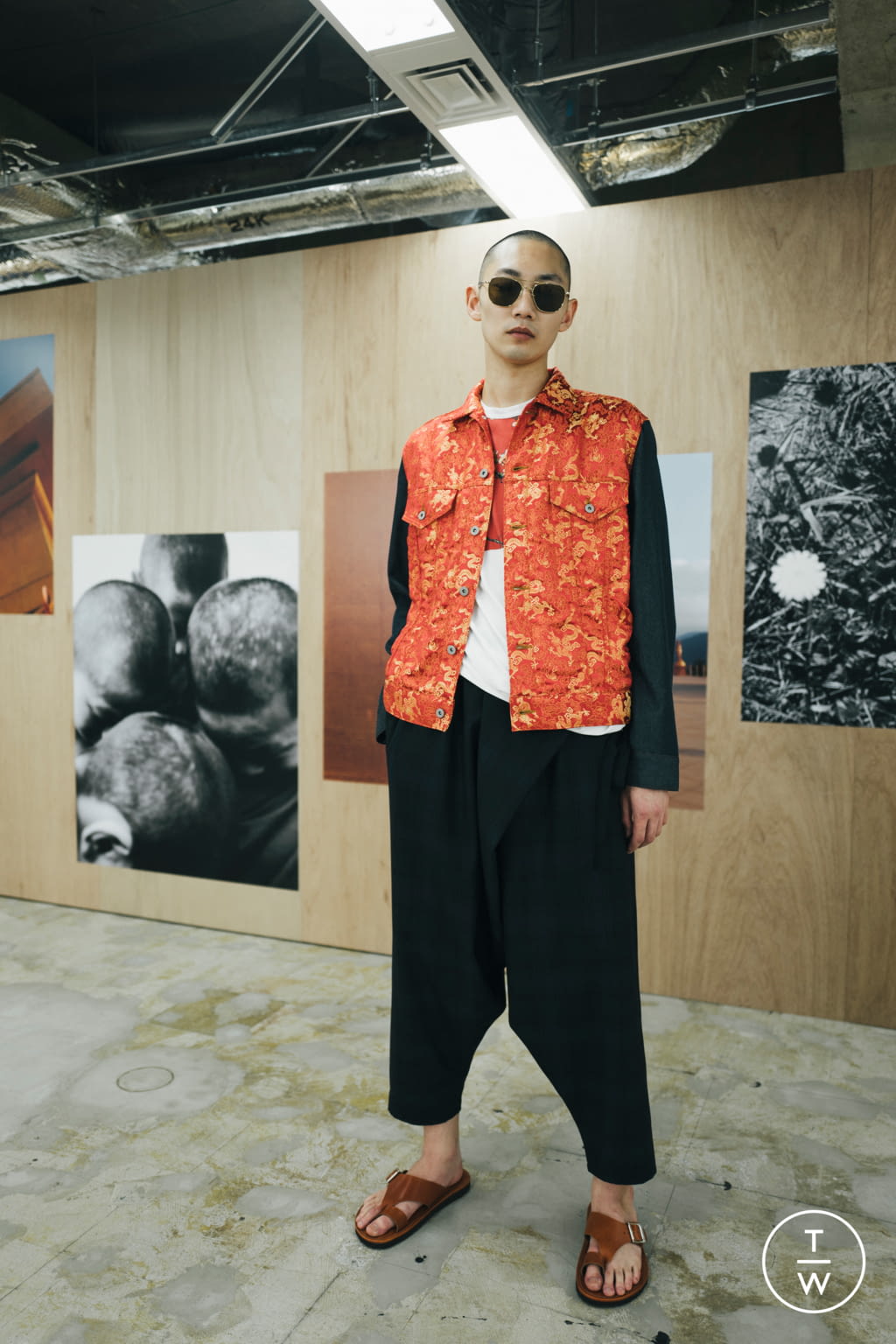 Fashion Week Paris Spring/Summer 2022 look 16 from the Junya Watanabe Man collection 男装